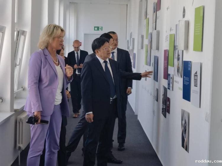 图10.参观比勒费尔德中等企业应用技术大学比勒费尔德校区